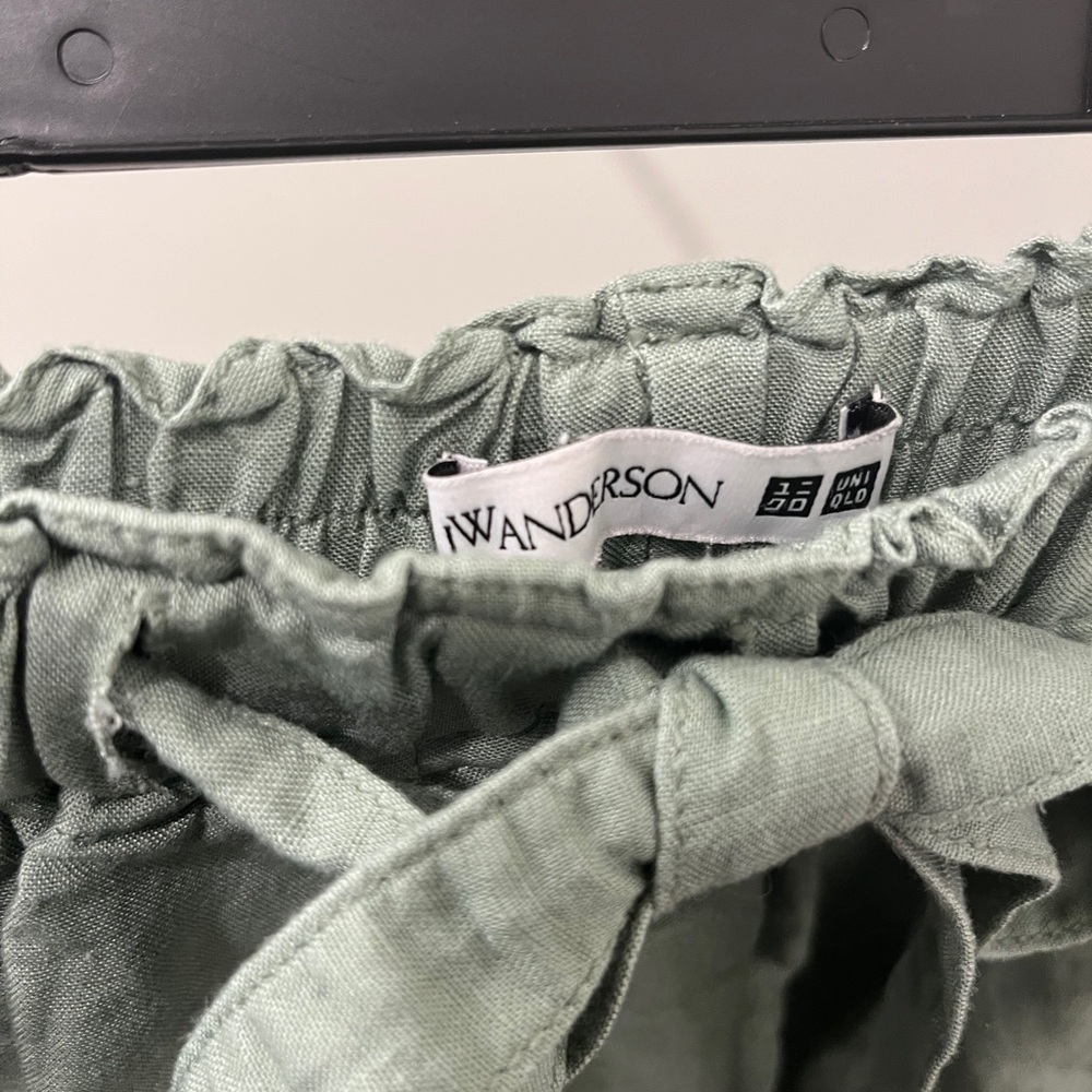 JW ANDERSON x UNIQLO Linen Blend Tucked Shorts - Picture 6 of 9